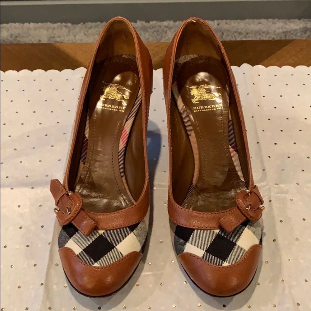 Brown Burberry Pumps